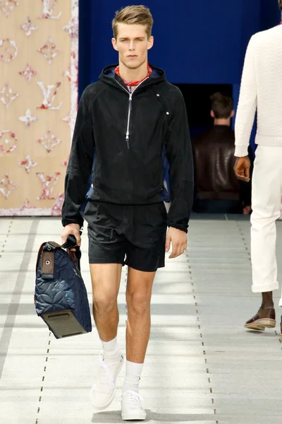 Look 11